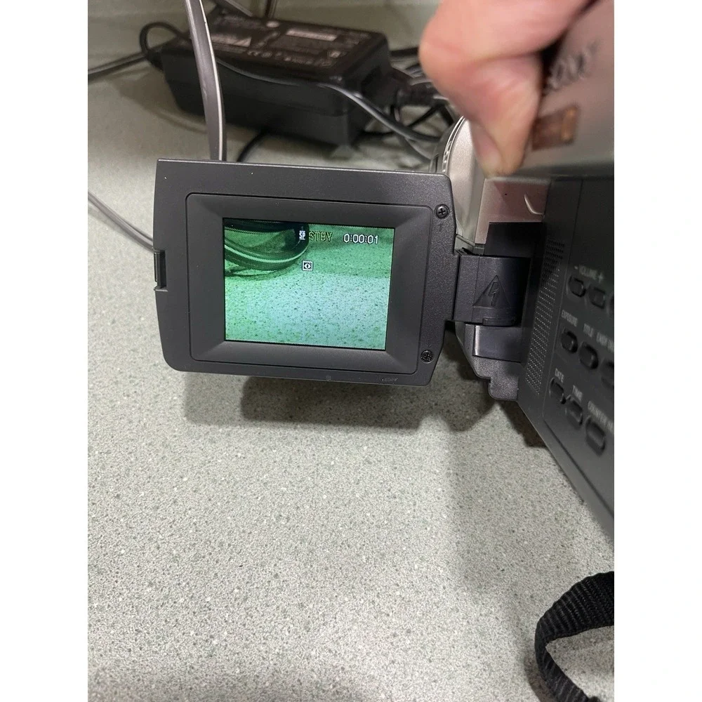 Sony Handycam Vision CCD-TRV108 Video Hi8 Camcorder 460x Digital Zoom 2002 Works